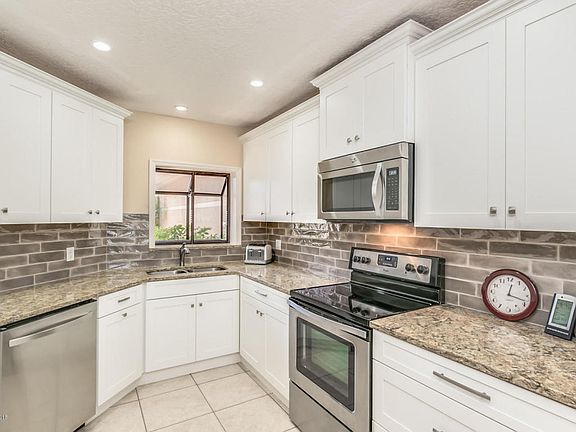 4th image of 32 Marina Isles Blvd #2