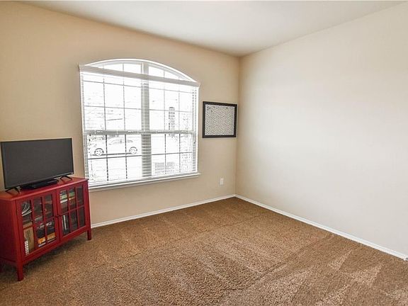 5th image of 5017 Texana Dr