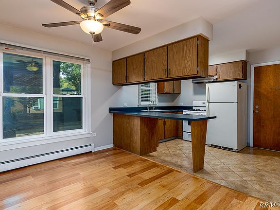 4th image of 120 W Austin Ave #A