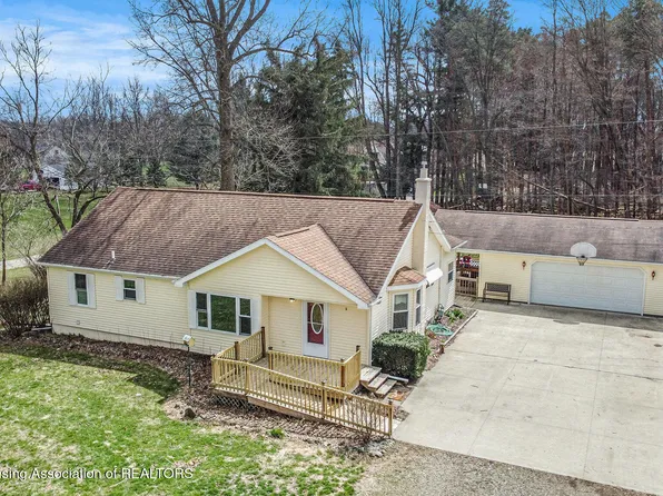 28798 H Dr N, Albion, MI 49224