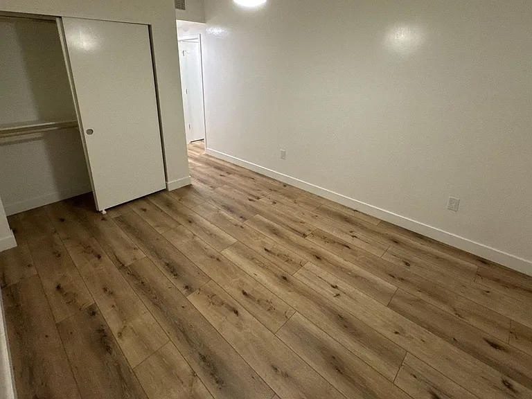 6626 E Cheery Lynn Rd — Photo 10