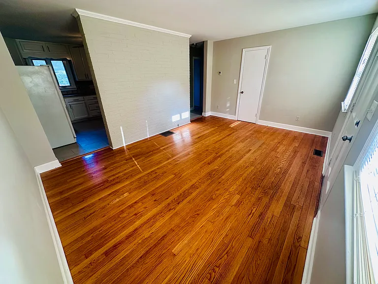 1101 Melrose St — Photo 3
