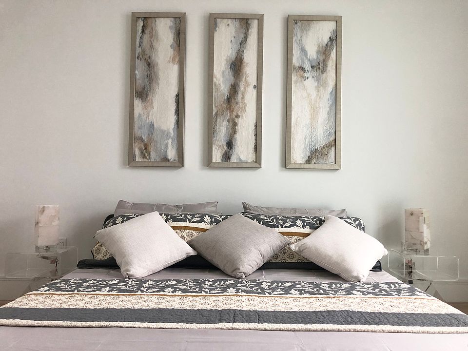 There is nothing more important than coming home to an exceptionally comfortable bed. The beautiful color scheme, featuring natural tones, helps you unwind and relax, providing a serene environment to rest and rejuvenate.