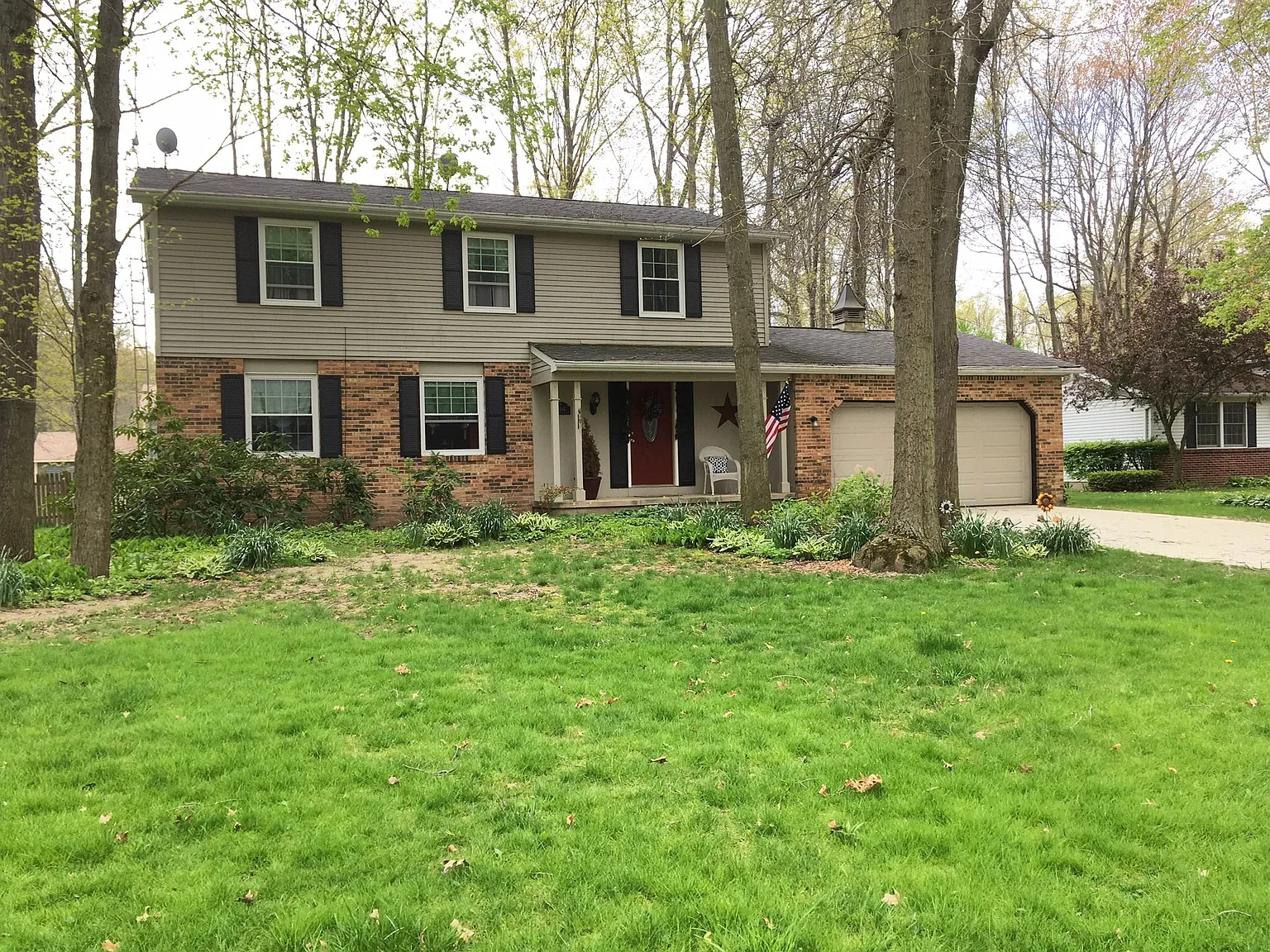 264 Greenbriar Dr photo 1