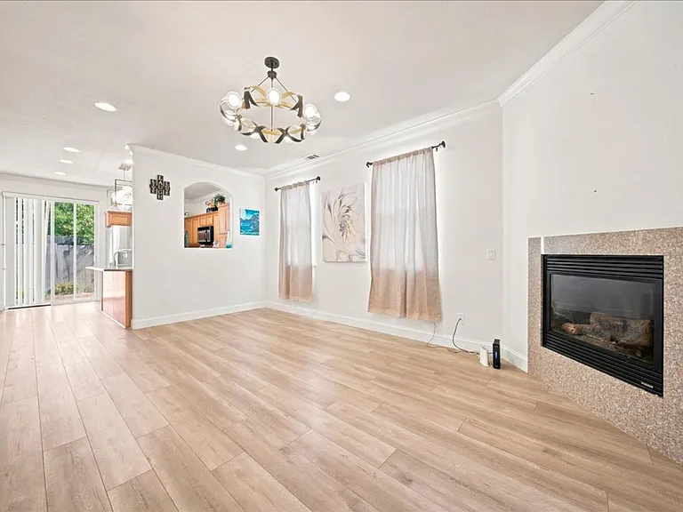 9105 Echo Point Pl — Photo 4