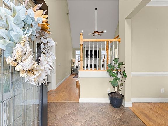 2nd image of 318 Waterford Cir