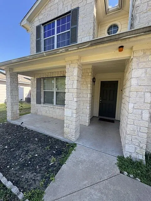 3 bed, 2.5 bath, 2142 sqft, $1,995 — Photo 2