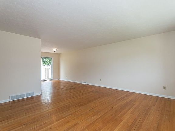 4th image of 35800 Glen Dr
