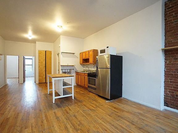5th image of 742 Myrtle Ave #2B