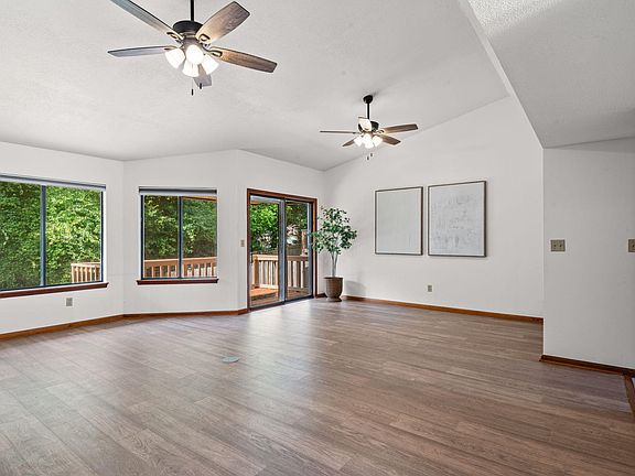 4th image of 115 Cedar Ridge Way