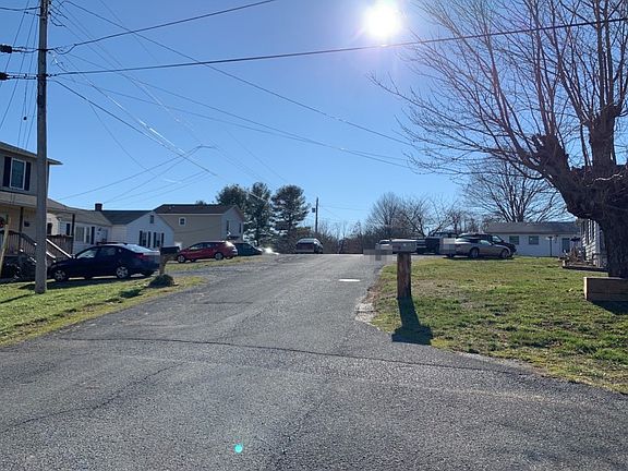 5th image of 700 Jordan Ave