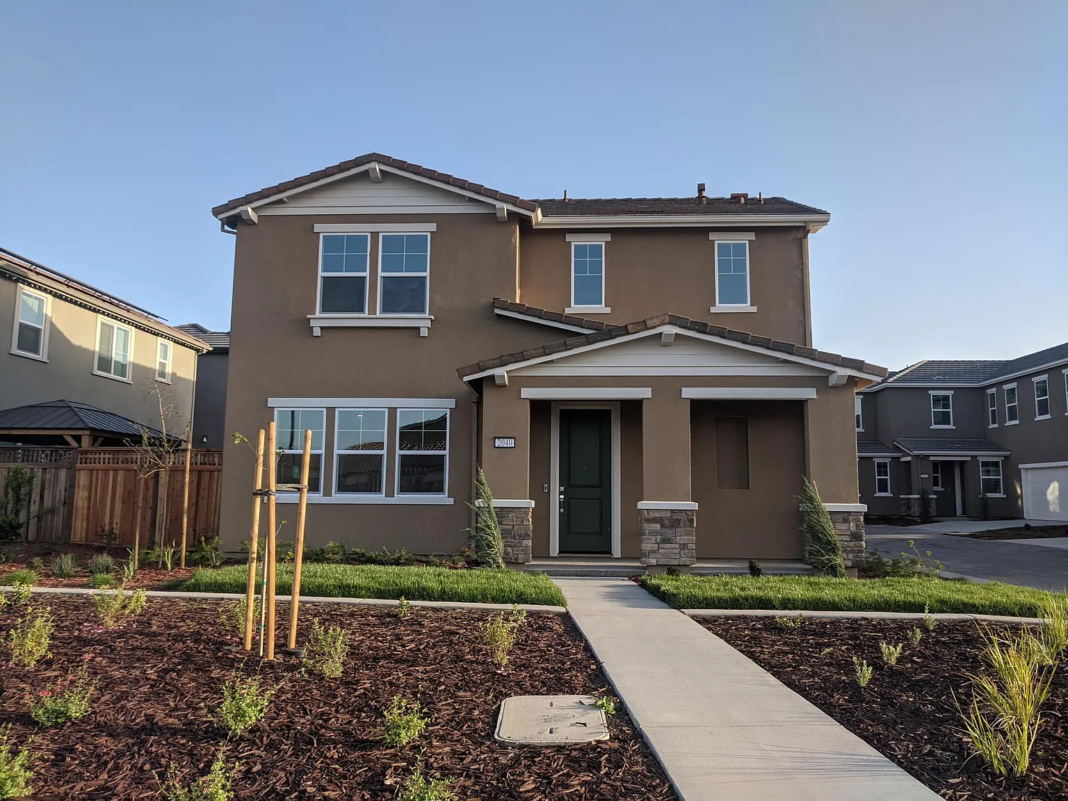 3 bed, 2.5 bath, 1857 sqft, $3,000 — Photo 1