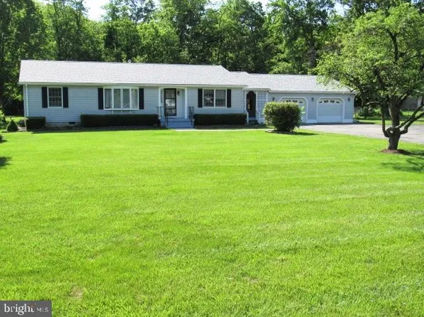 145 Phillips Ln, Bunker Hill, WV 25413