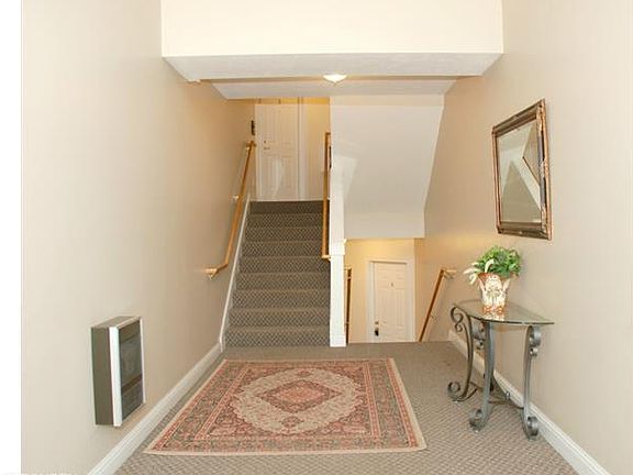 3rd image of 3800 Rosemont Blvd APT 104F
