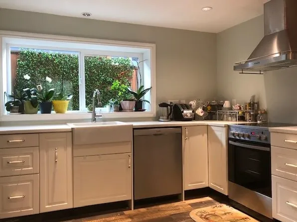 329 W 23rd St, North Vancouver, BC V7M 2B6