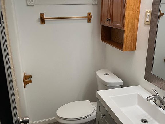 4th image of 684 Park Ave