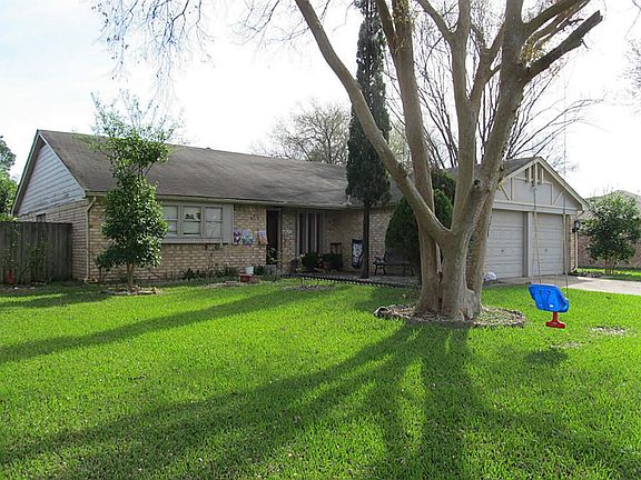 3rd image of 1811 Bent Oak Dr