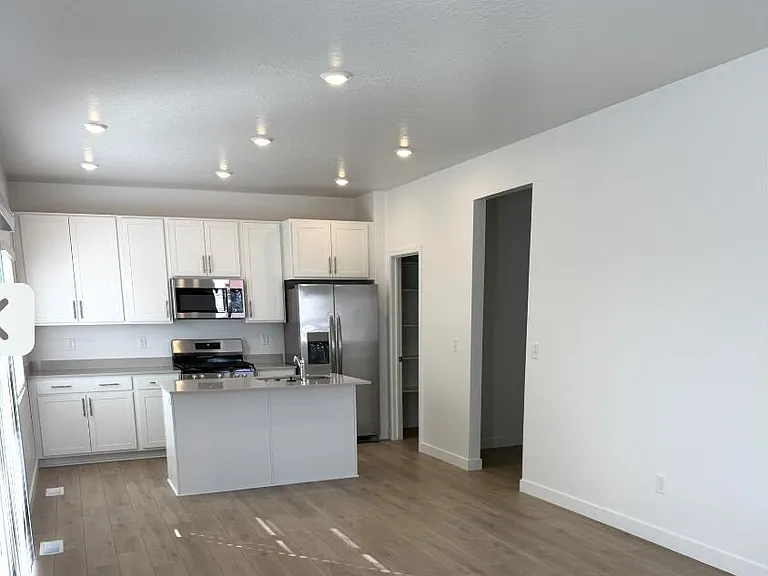 1545 W Bravo Dr — Photo 5