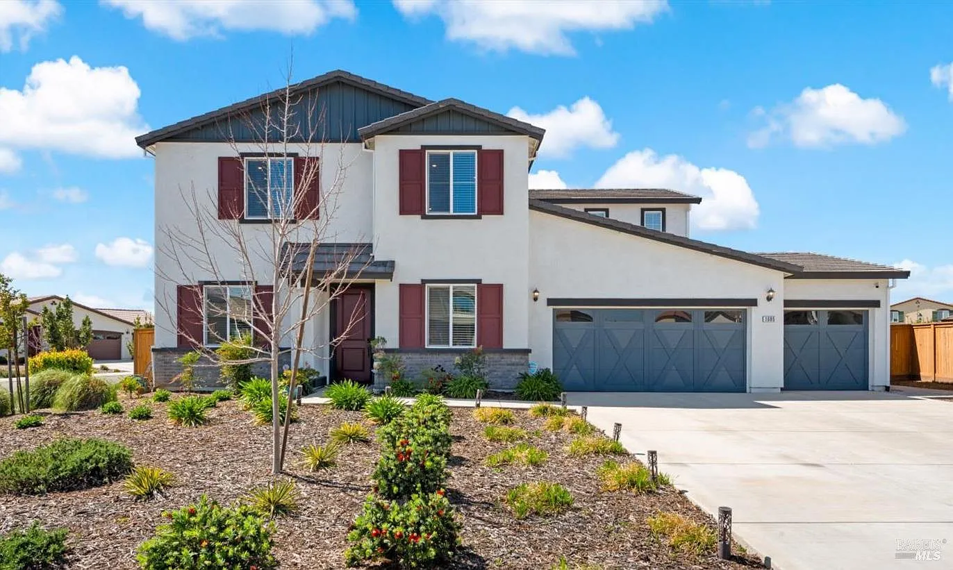 1685 Blossom Way photo 1