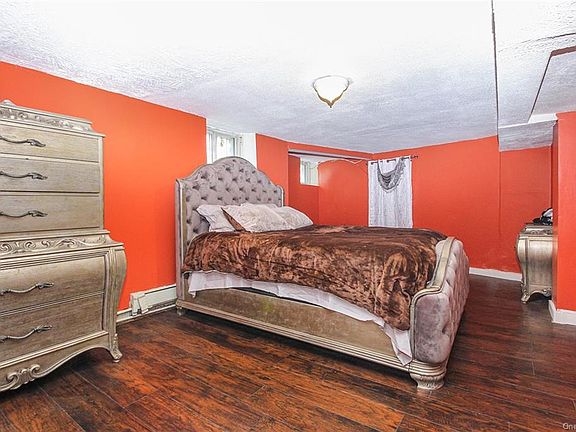 4th image of 37 E Lincoln Ave