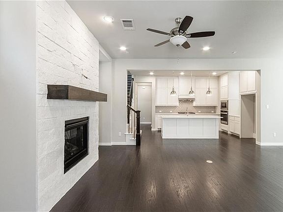 5th image of 7013 Royal View Dr
