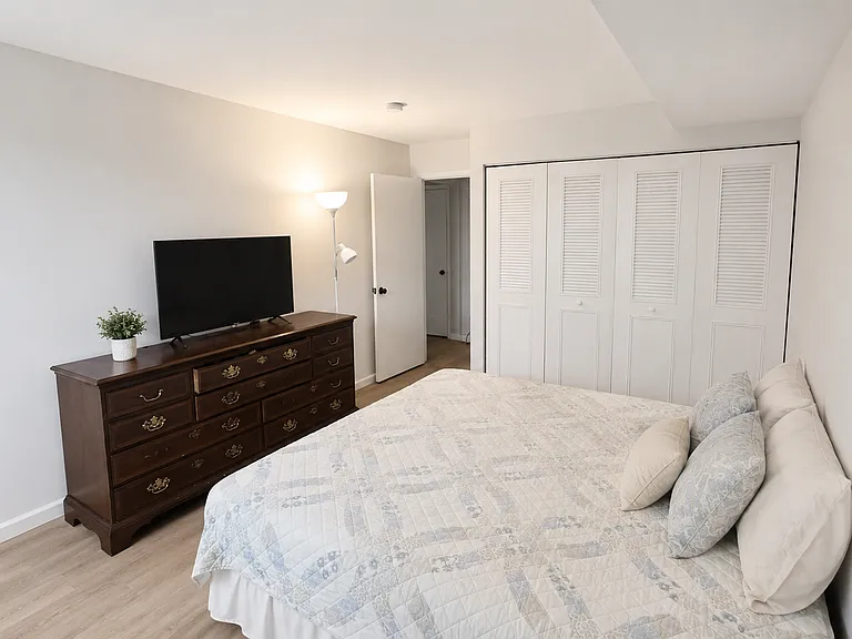 8 Shrewsbury Green Dr #1-A — Photo 5