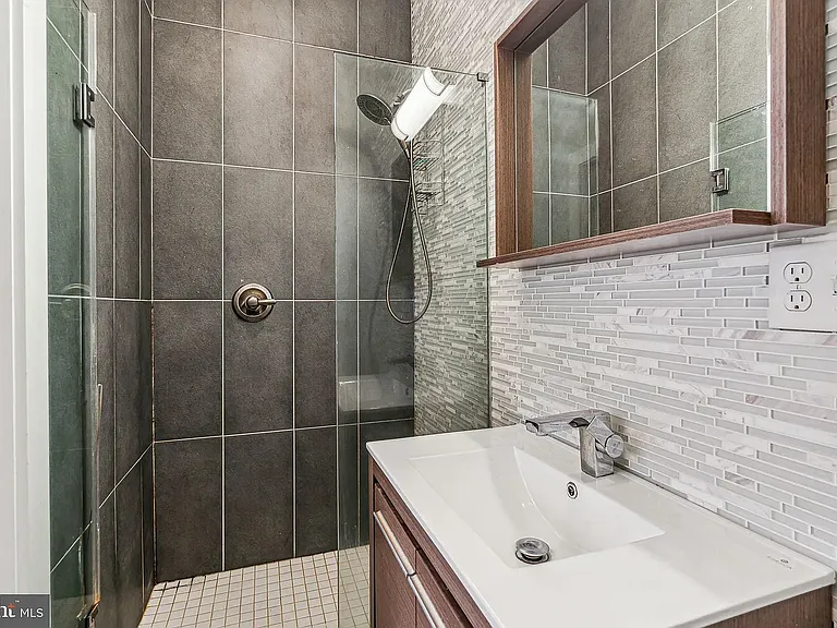 3146 N Broad St #B — Photo 8