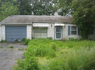 147 Bear Paw Rd, Bridgeport, CT 06606