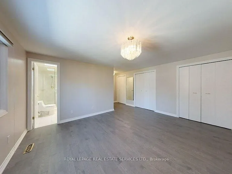 141 Castle Cres — Photo 29