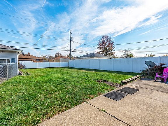 2nd image of 7209 Maplewood Rd