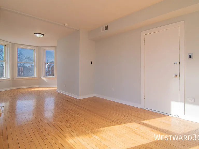 1141 S Francisco Ave #3F — Photo 1