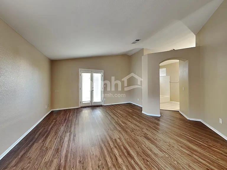 7400 Fencerow St — Photo 11