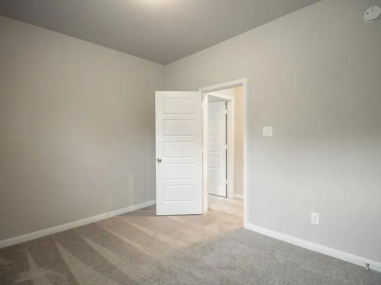 21449 Kings Guild Ln — Photo 8