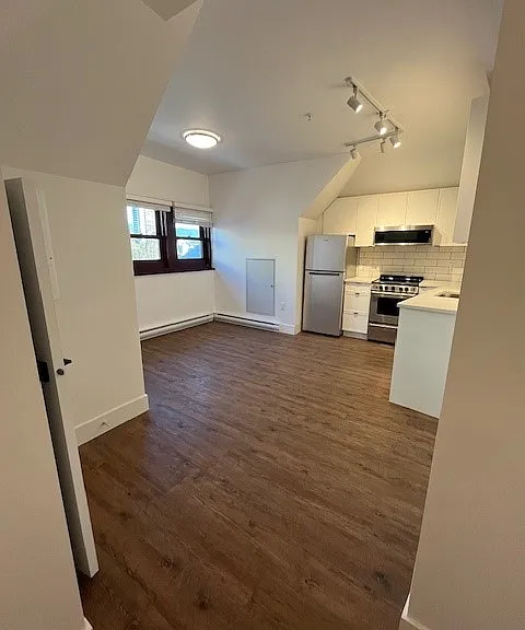 1523 Davie St #402 — Photo 25