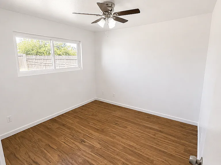 8836 W Mackenzie Dr — Photo 8