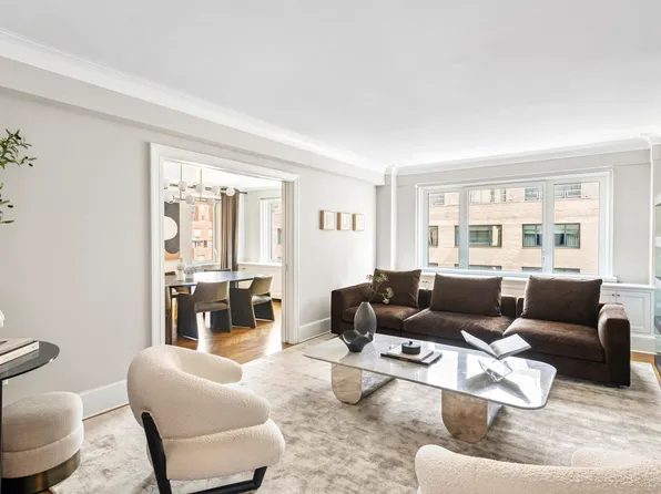 530 Park Avenue image 2 of 25