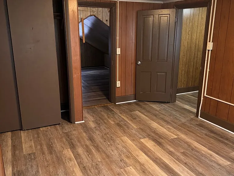 327 N Centre St — Photo 20