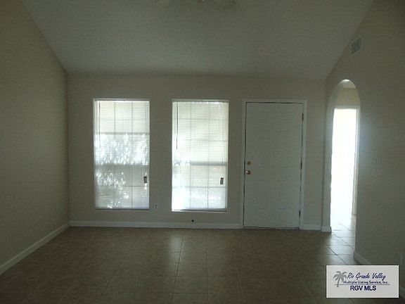 3rd image of 2332 Frankfurt St