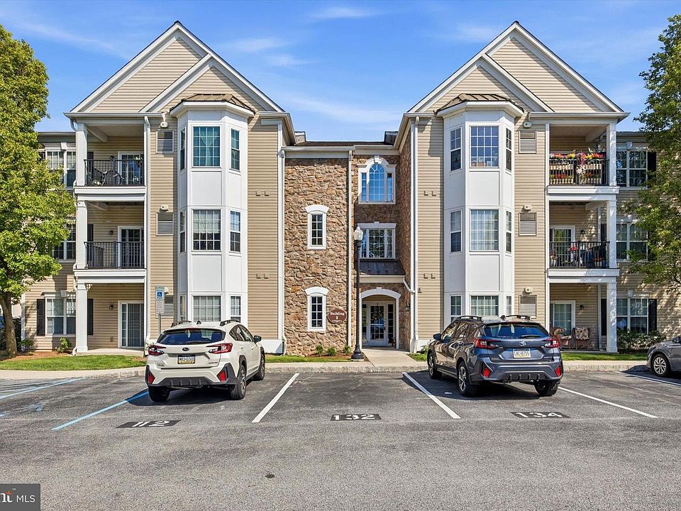 1st image of 121 E Creekside Dr #121