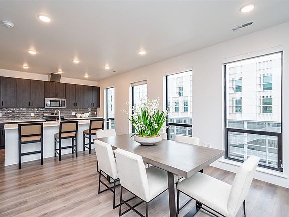 5th image of 300 S Clinton St #602