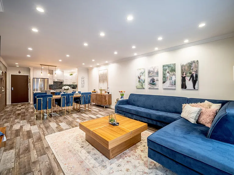 330 N Jackson St #316 — Photo 5