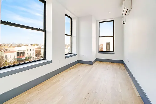 Rented by EXR | media 50