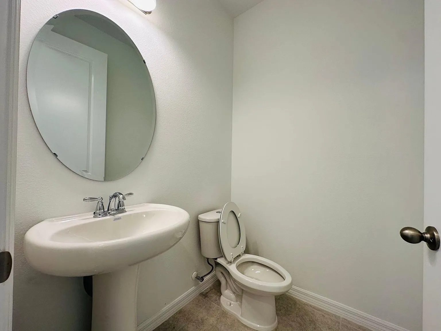 3 bed, 2.5 bath, 1953 sqft, $1,900 — Photo 4