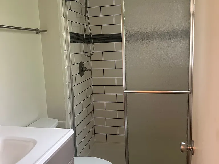1618 Windsor Ct — Photo 6