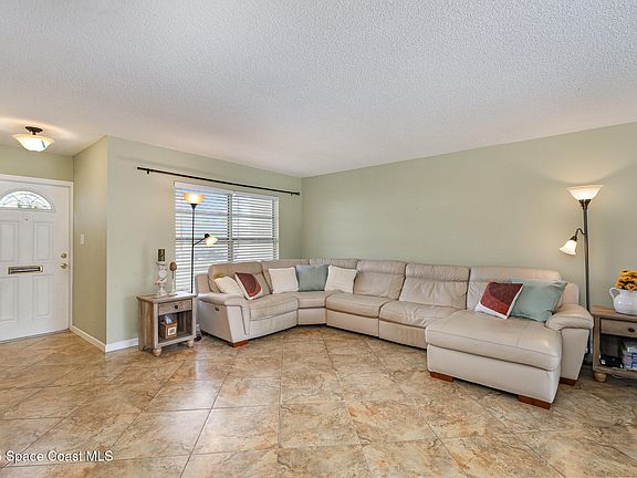 2nd image of 428 Blue Jay Ln