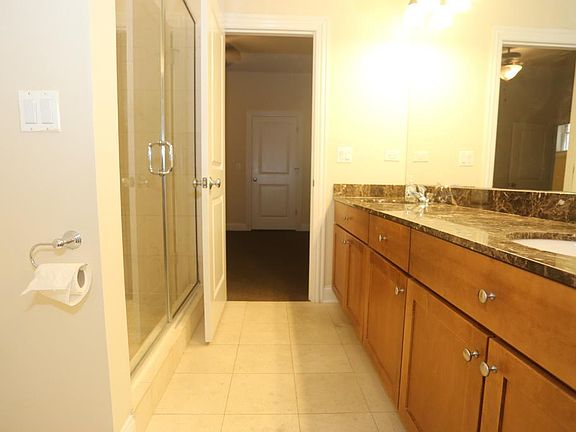 5th image of 1039 W Newport Ave #1FF