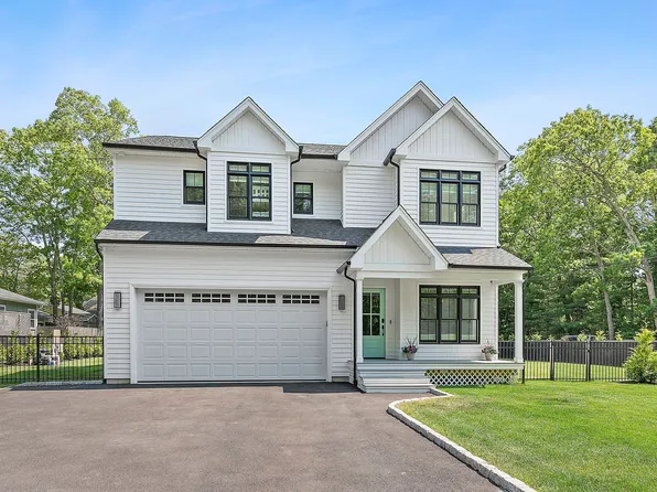 55 Squires Ave, East Quogue, NY 11942