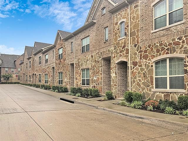 1st image of 2833 Troutt Dr #27
