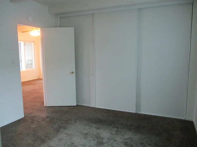 943-959 Ventura Ave — Photo 16