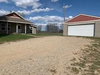 3rd image of 16050 Larsen Ave